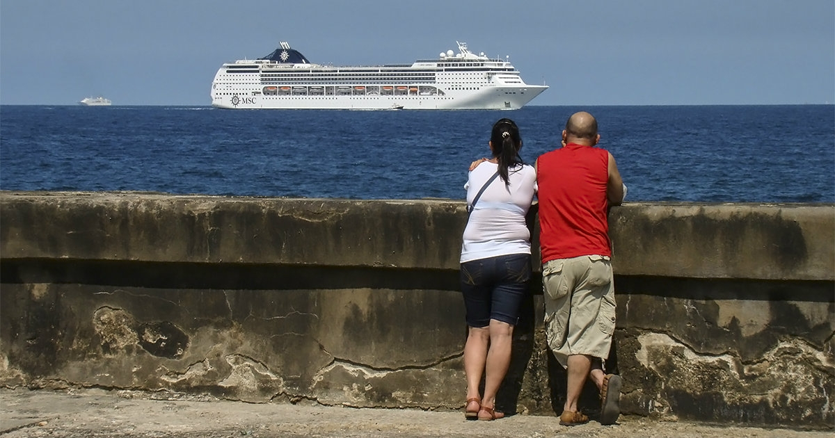 Crucero visto desde el malecón de La Habana. © CiberCuba