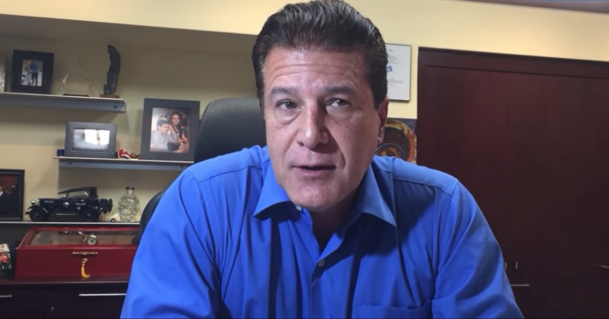 Carlos Hernández, alcalde de la ciudad de Hialeah. © Screenshot/Youtube