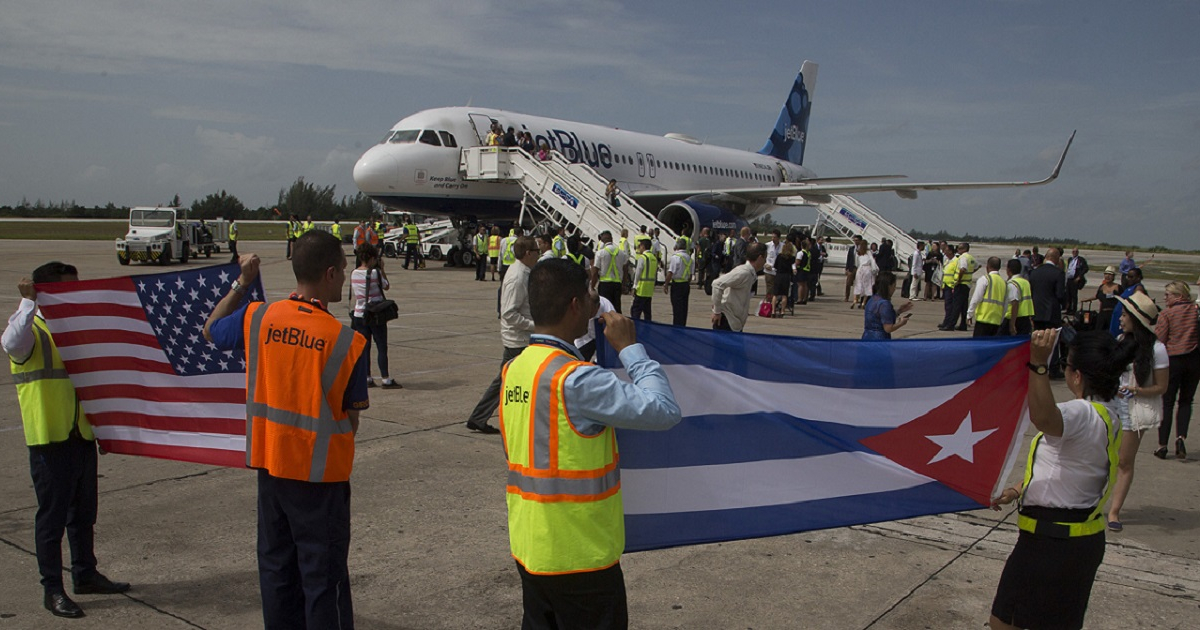 Llegada a Santa Clara del avión de JetBlue en una imagen de archivo © Cubadebate / Ismael Francisco