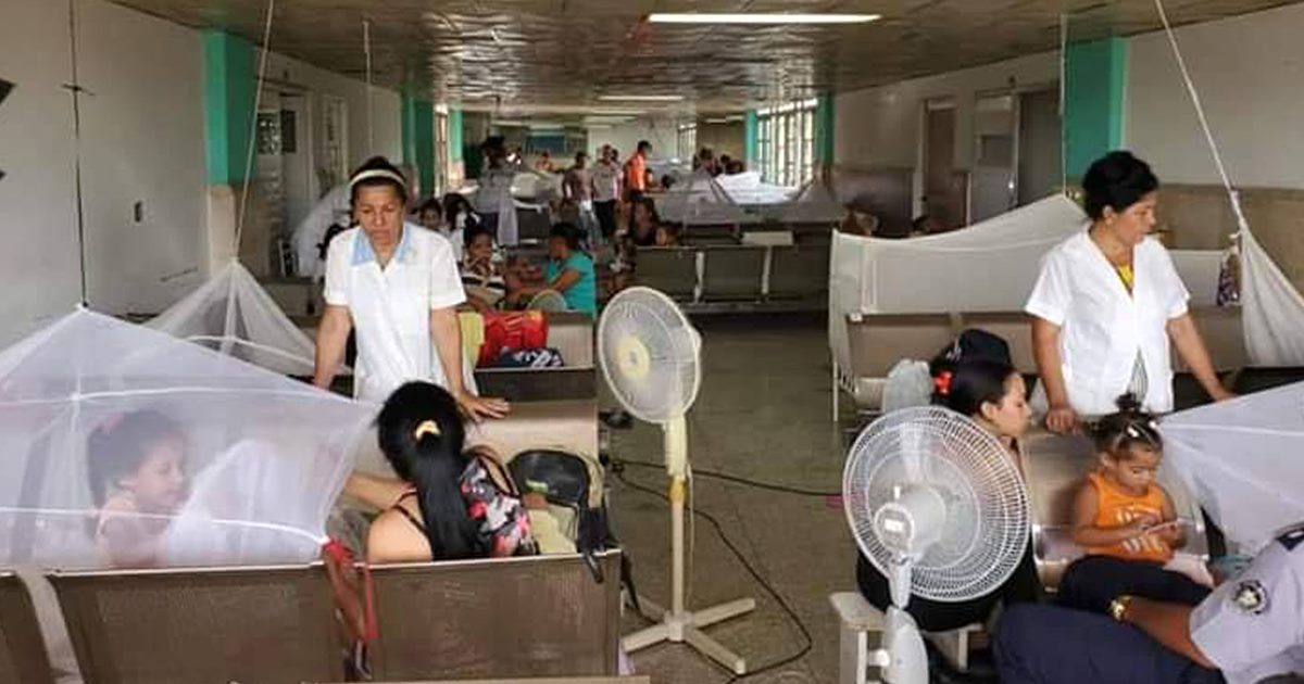 Colapso en centros de salud cubanos por dengue © Twitter/ Yoandris Verane Hdz
