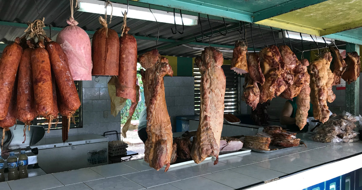 Puesto de venta de carne en Cuba © CiberCuba