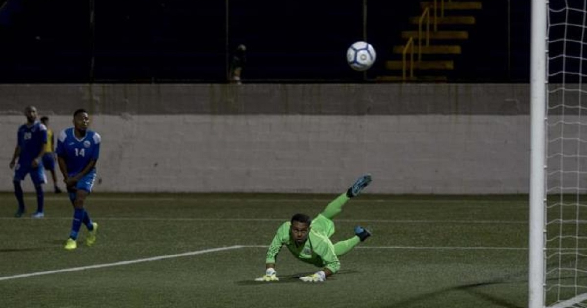 Cuba gana el encuentro por un solo gol a su favor, poniendo fin a una racha de 8 partidos sin anotar. © EFE/Jorge Torres