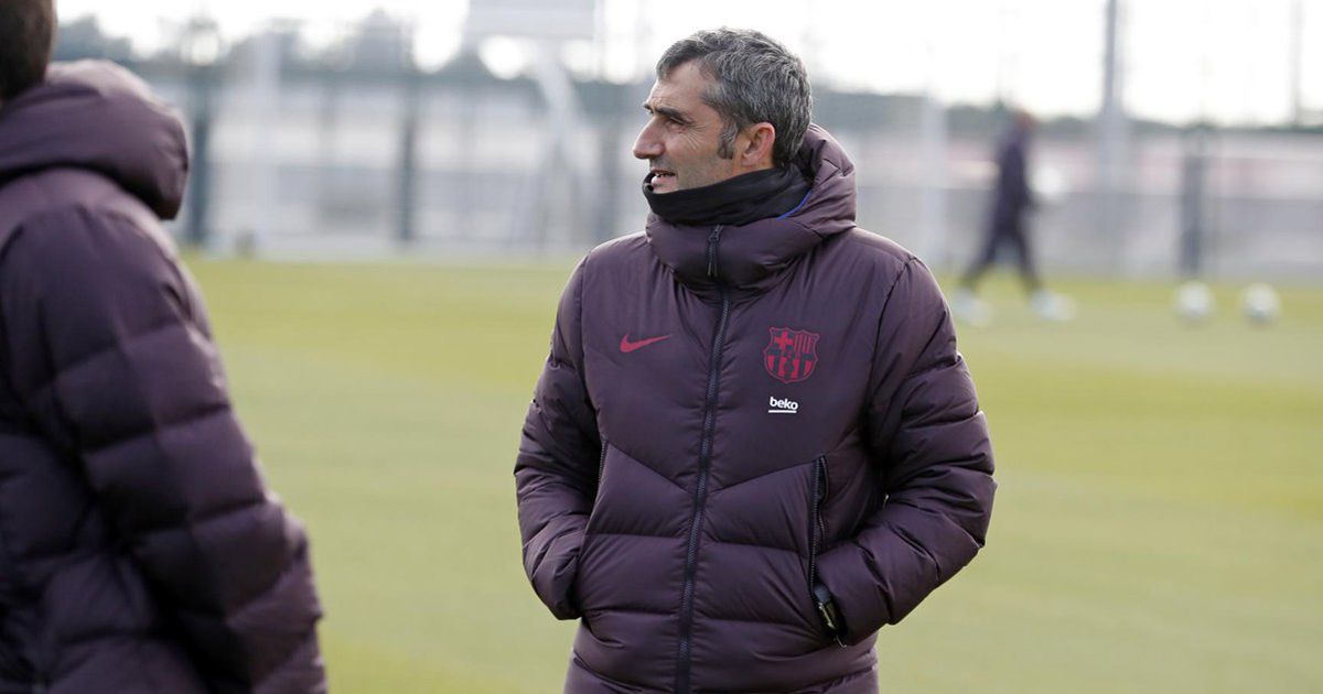 Valverde no parece contento con Piqué. © FC Barcelona/Twitter.