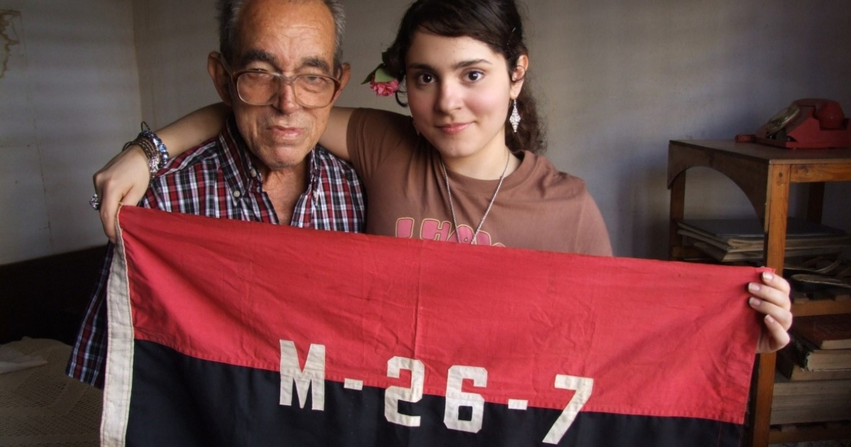 Yadira Escobar con su abuelo en 2008 © Yadira Escobar/ Facebook