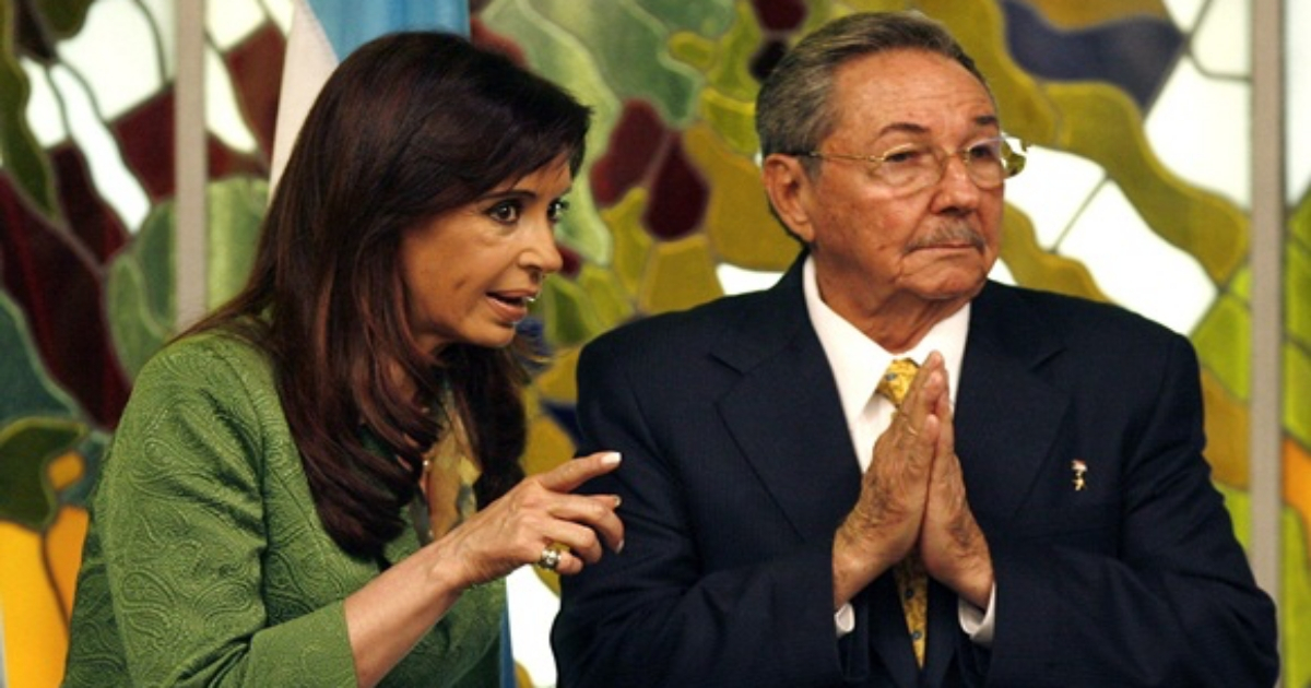 Cristina Fernández y Raúl Castro. (imagen de archivo) © Cubadebate