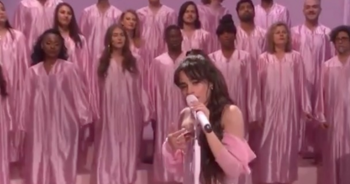 Camila se presentó junto a un coro gospel © Instagram de la artista
