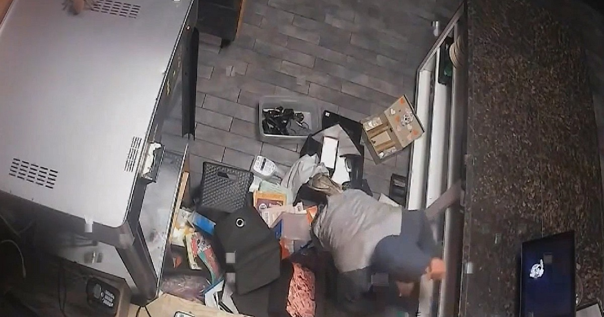 Vídeo divulgado por las autoridades que muestra al llamado "ladrón de la azotea". © Screenshot/Telemundo51