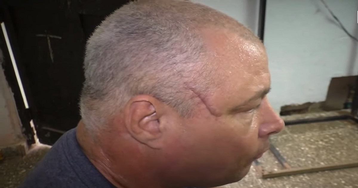 Roberto Cruz, uno de los vecinos agredidos por Ariel Yanes © Screenshot/Youtube/Diario de Cuba