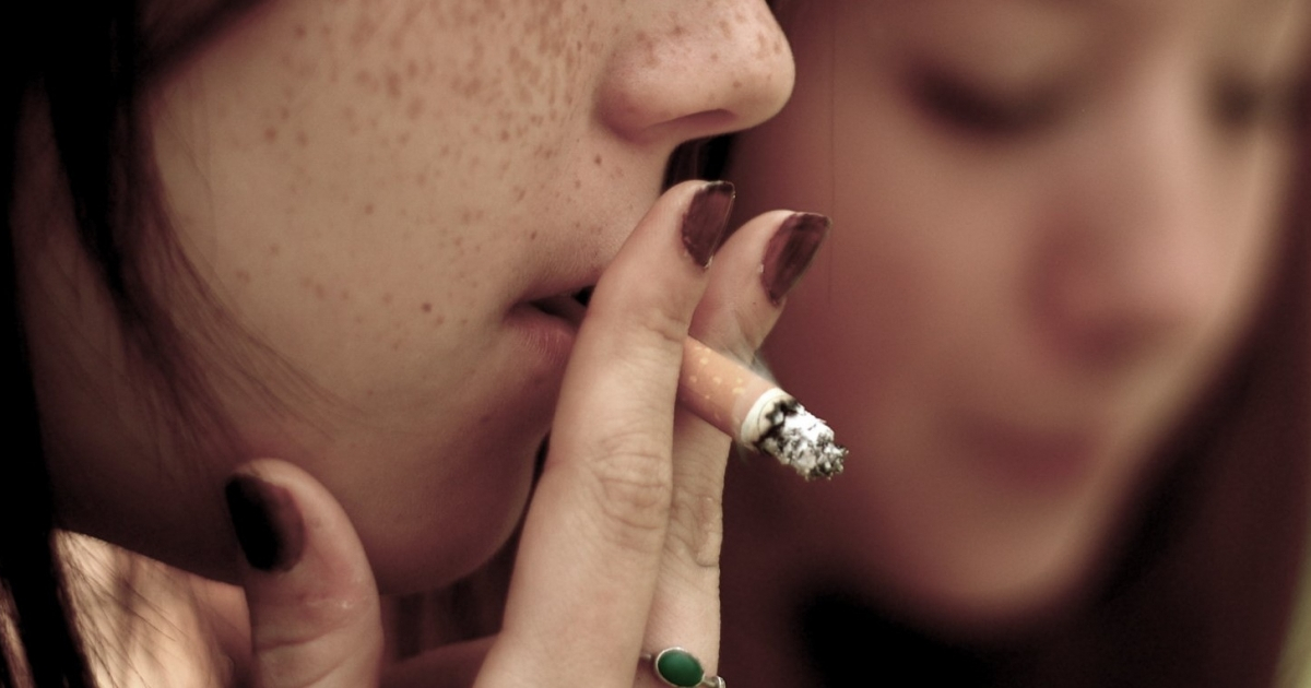 Adolescente fumando (Imagen referencial) © Flickr/ Valentin Ottone