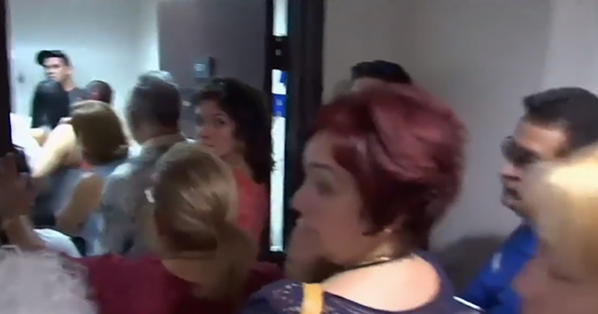 Cubanos varados en el Aeropuerto de Miami © Captura de video Telemundo