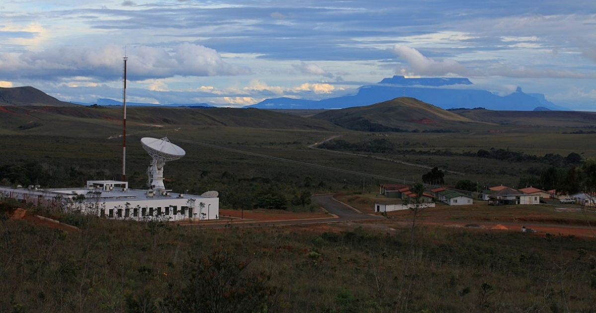 Estación de control satelital en Luepa, estado de Bolívar © Wikipedia 