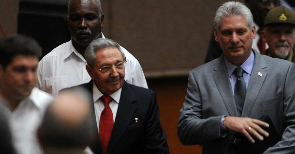 Raúl Castro y Díaz-Canel en la Asamblea Nacional en una imagen de archivo © Cubadebate / Ismael Francisco