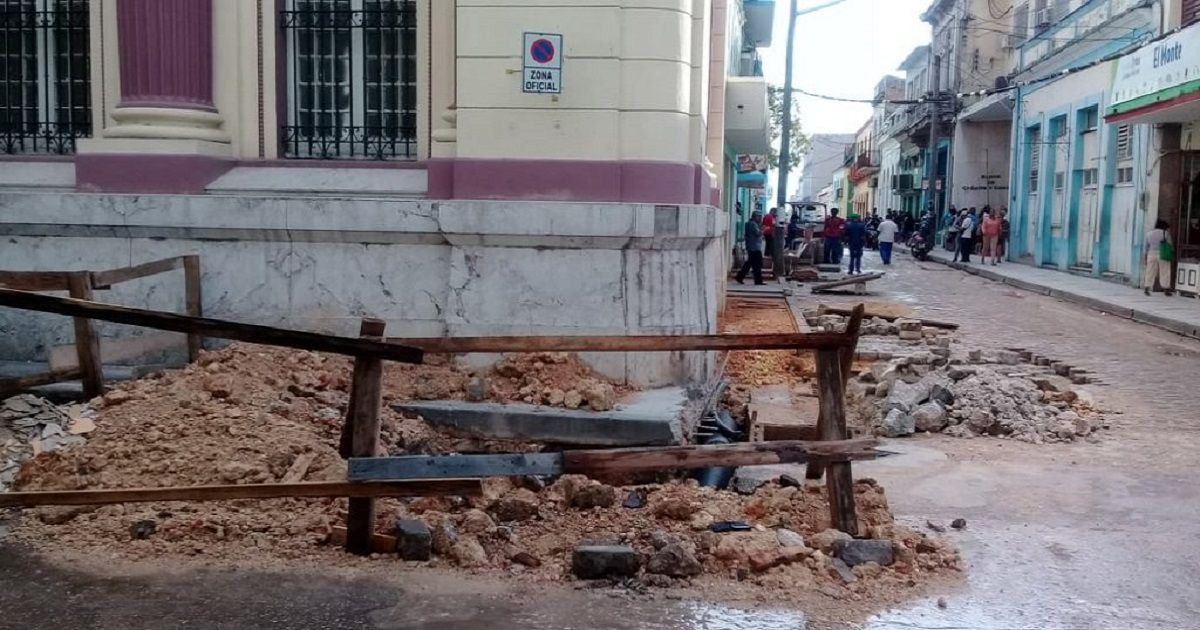 Calle de Matanzas en obras de reparación. © Periódico Girón