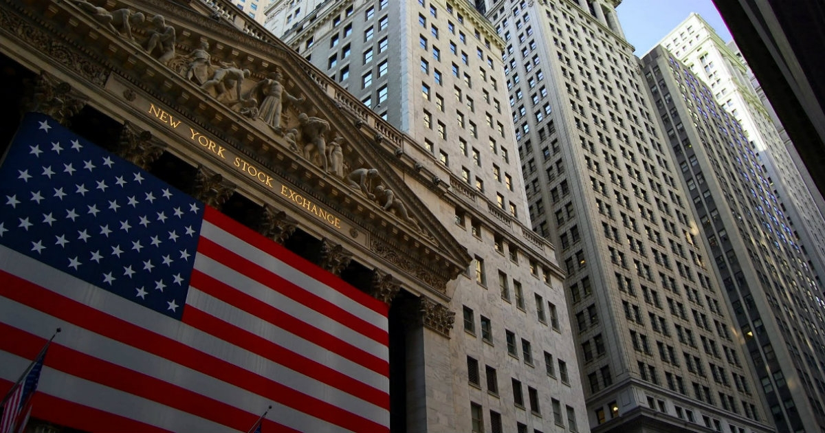 Bandera de EE.UU. en Wall Street © Flickr/ Tadek Kurpaski 