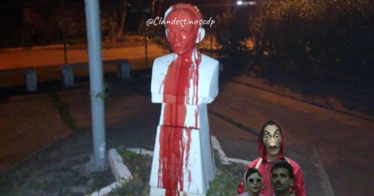 Busto de Martí manchado por "Clandestinos" © Facebook Clandestinos