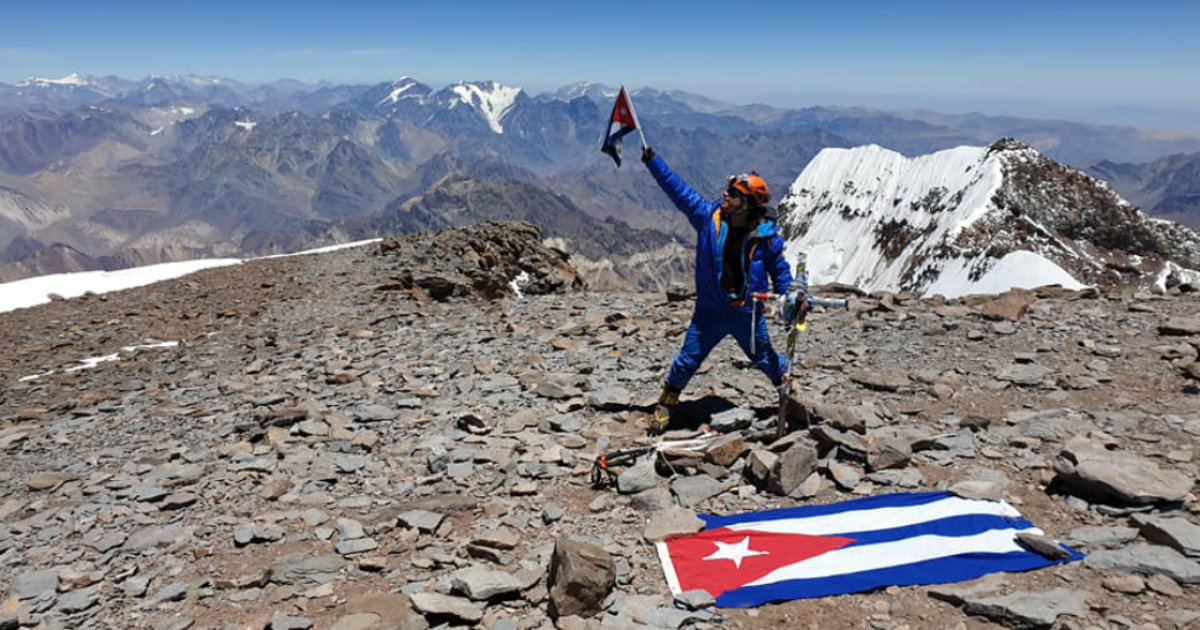El joven cubano Yandy Núñez Martínez en la cima del Aconcagua © Facebook / Yandy Núnez Martínez