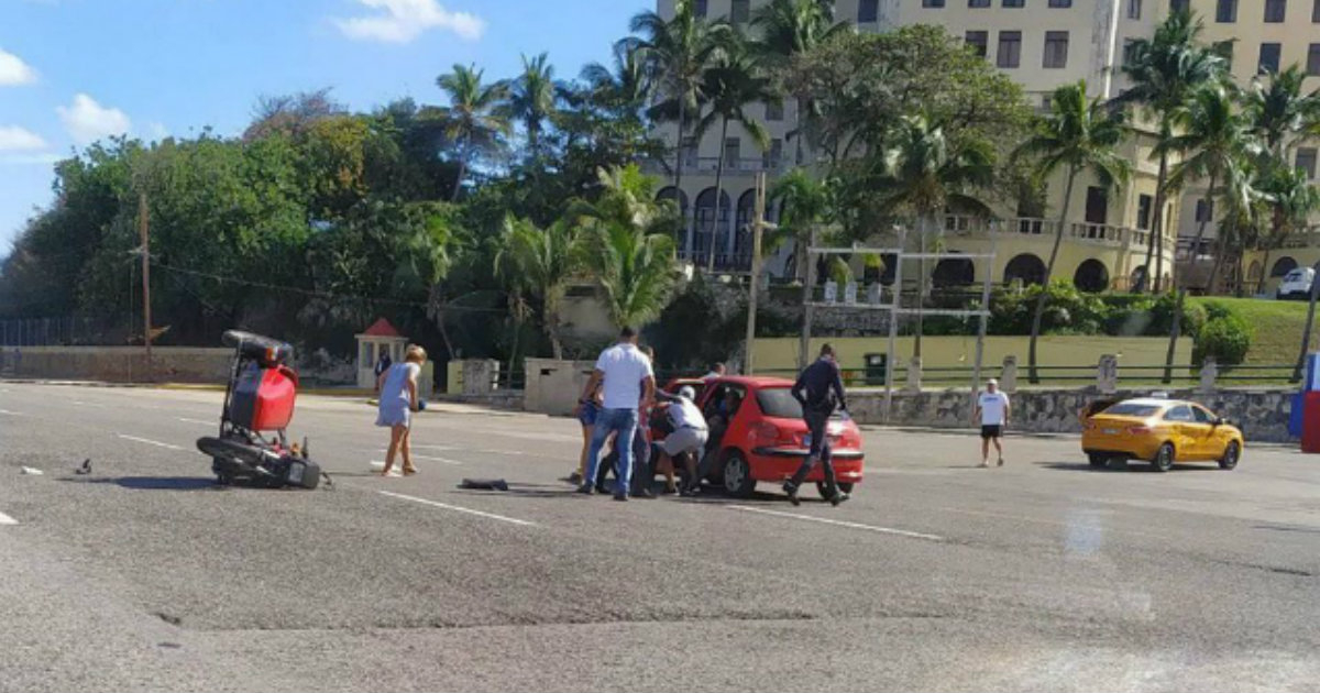 Accidente en las cercanías del Hotel Nacional © Facebook / ‎Las Guaguas Cubanas