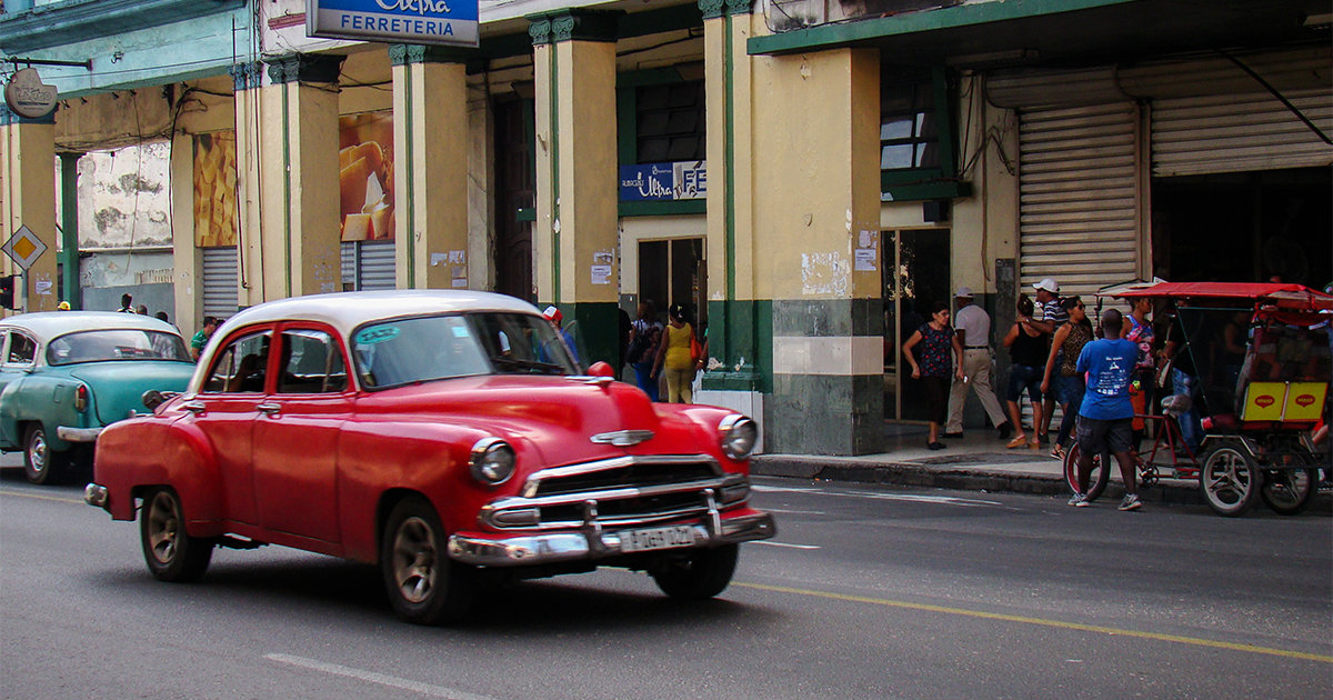 Almendrón en las calles de La Habana © CiberCuba