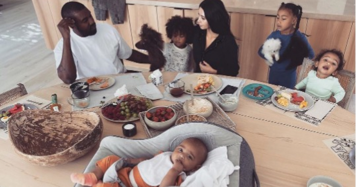 Kim, Kanye y sus hijos © Instagram / Kim Kardashian