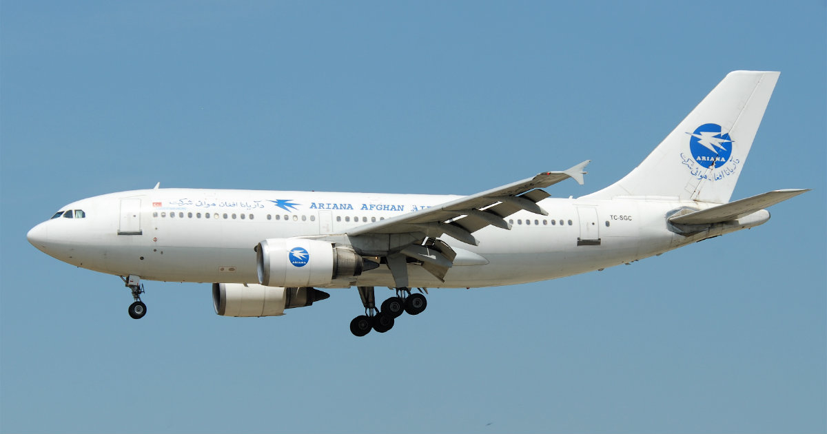 Avión de Ariana Afghan, compañía que niega que el avión estrellado sea suyo © Wikimedia