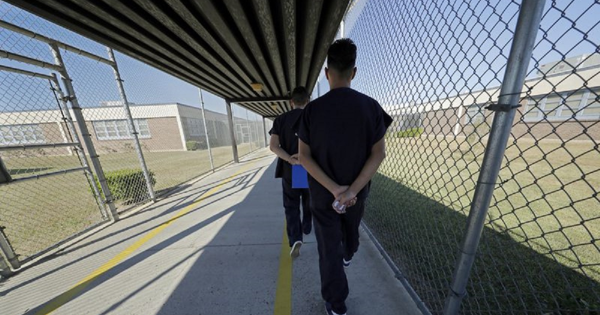 Migrantes en Centro de Detenciones © Sun Sentinel