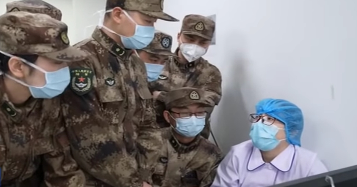 Personal militar y médicos en Wuhan, China. (imagen de referencia) © Captura de pantalla CGTN