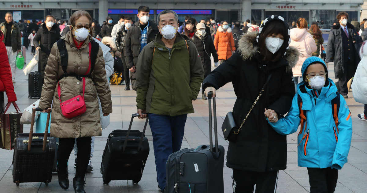 Personas con mascarillas en China © Reuters