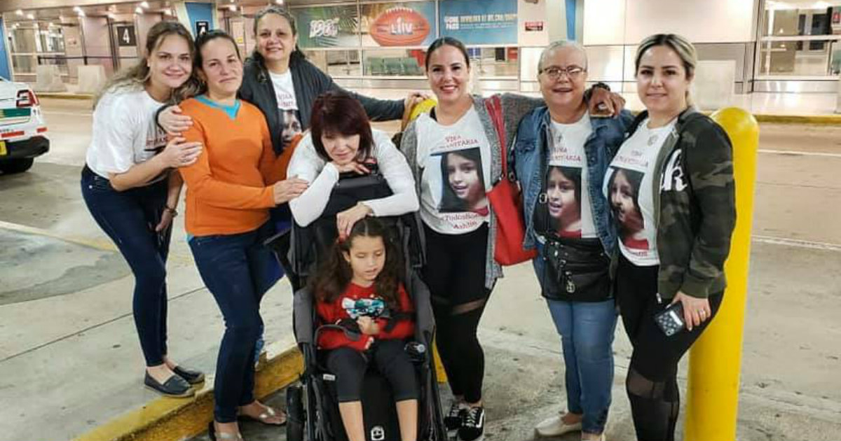 La niña cubana Ashlin Naara a su llegada a Miami © Facebook / Giselle Delgado Arias