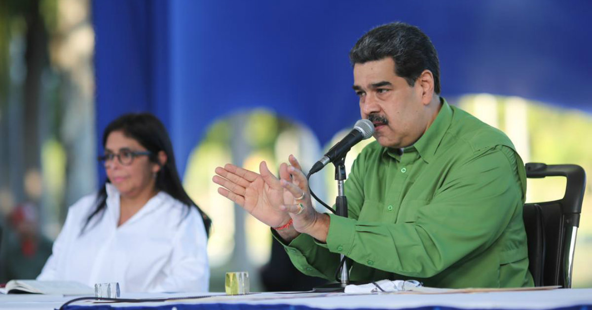 Nicolás Maduro y Delcy Rodríguez durante un acto público © Twitter / Nicolás Maduro