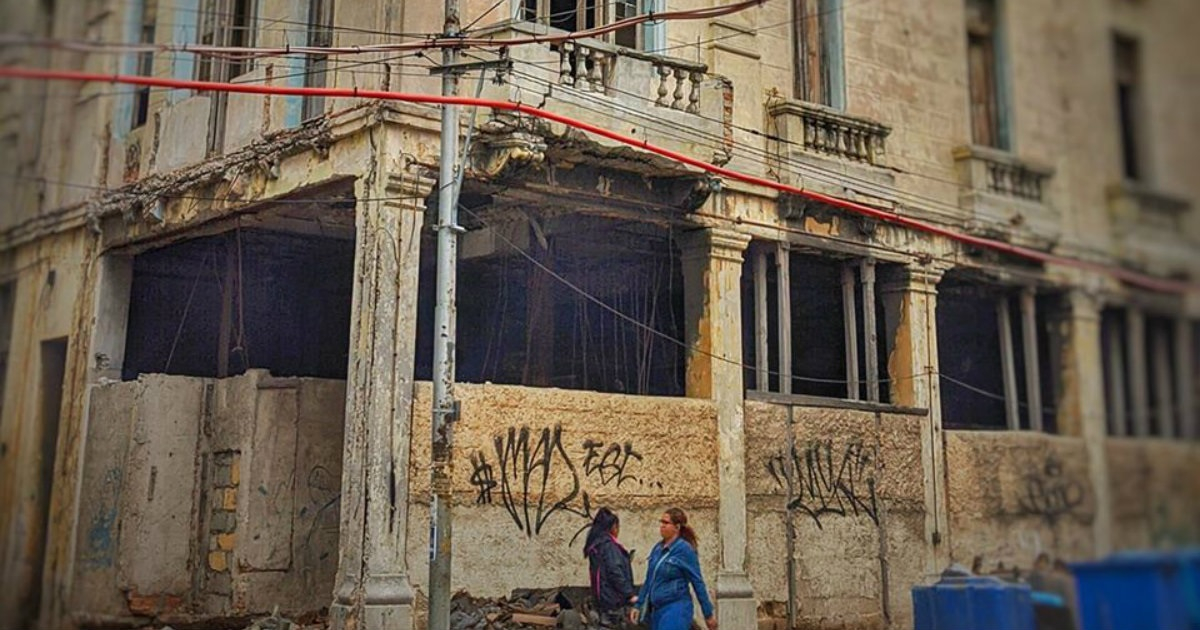 Edificio en peligro de derrumbe © Andy Ruiz Muñoz/Facebook