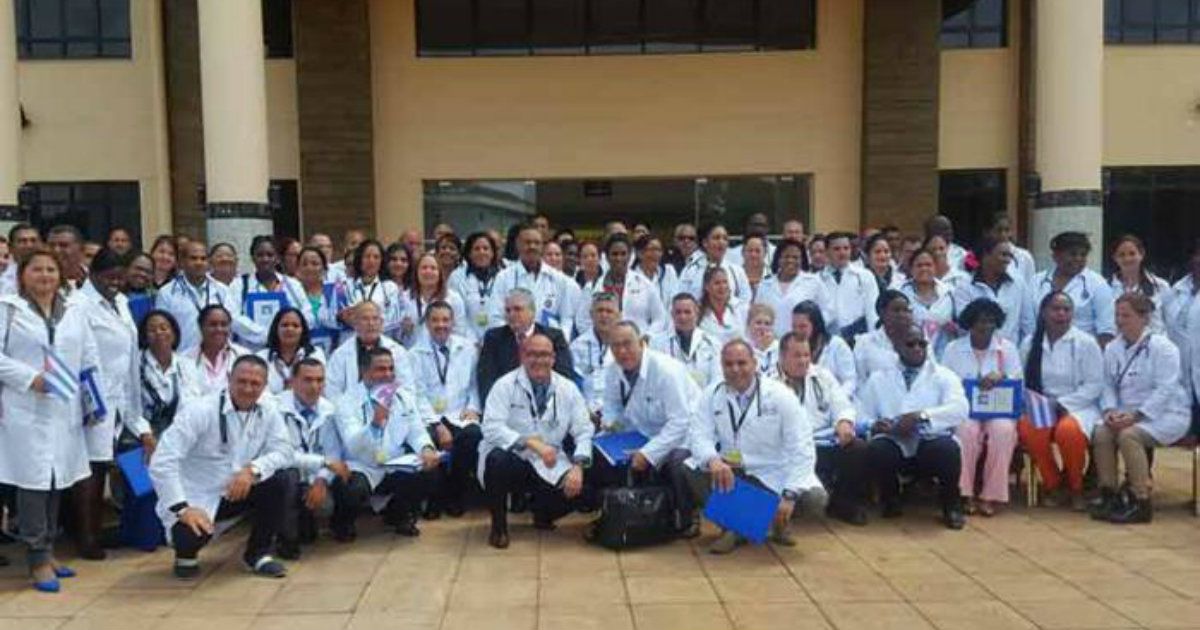 Médicos cubanos en África © Prensa Latina