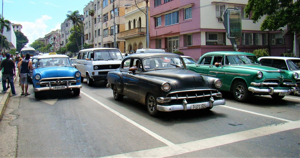 Taxis privados en La Habana © CiberCuba