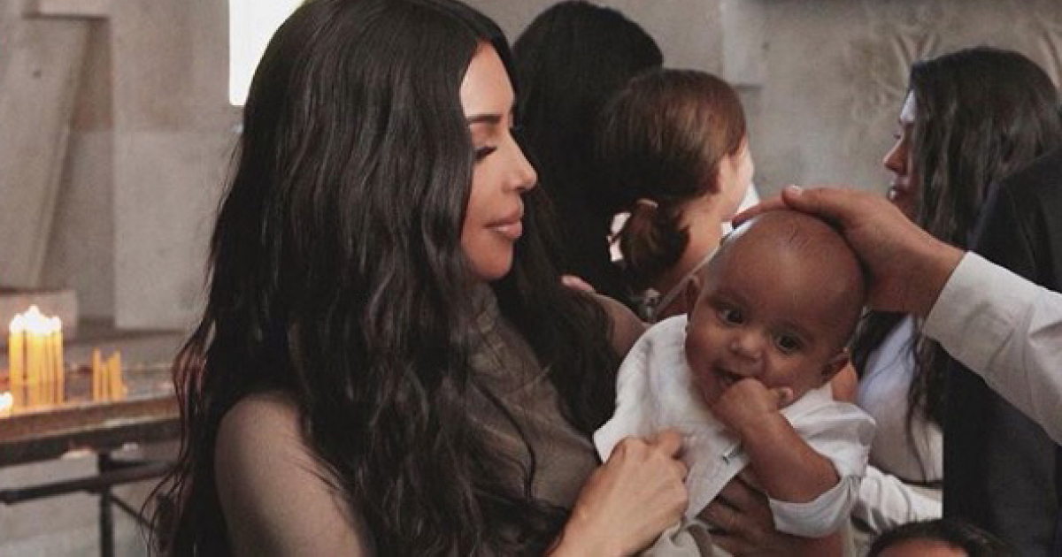 Kim Kardashian y su hijo Psalm © Instagram / Kim Kardashian
