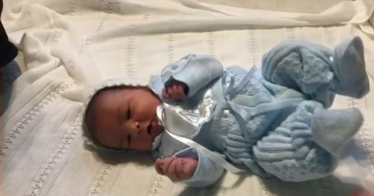 El bebé Andrew Caballeiro © YouTube/screenshot