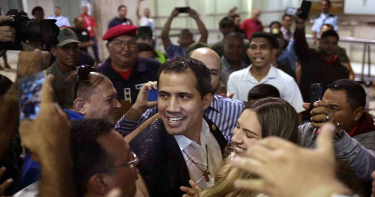 Juan Guaidó, a su llegada al aeropuerto de Caracas. (imagen de referencia) © Twitter / Fabiana Rosales