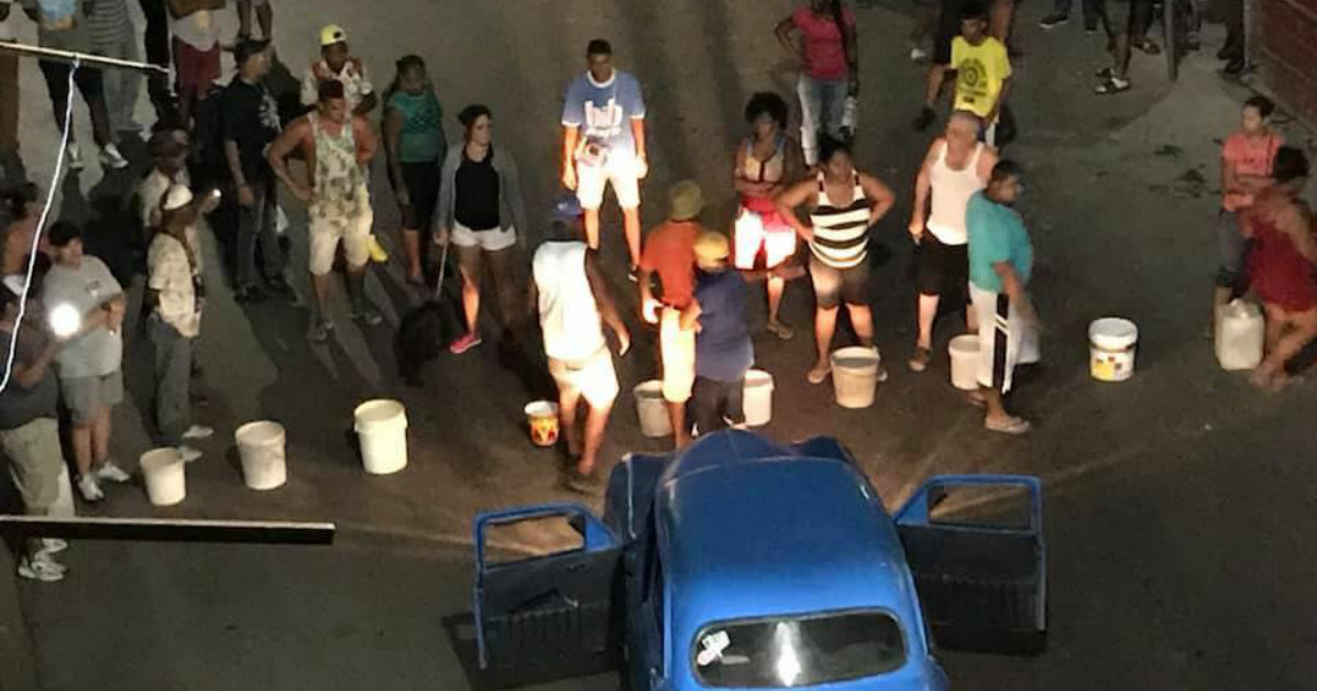 Vecinos protestan en Centro Habana por falta de agua potable © Facebook / Juventud Nacionalista Cubana