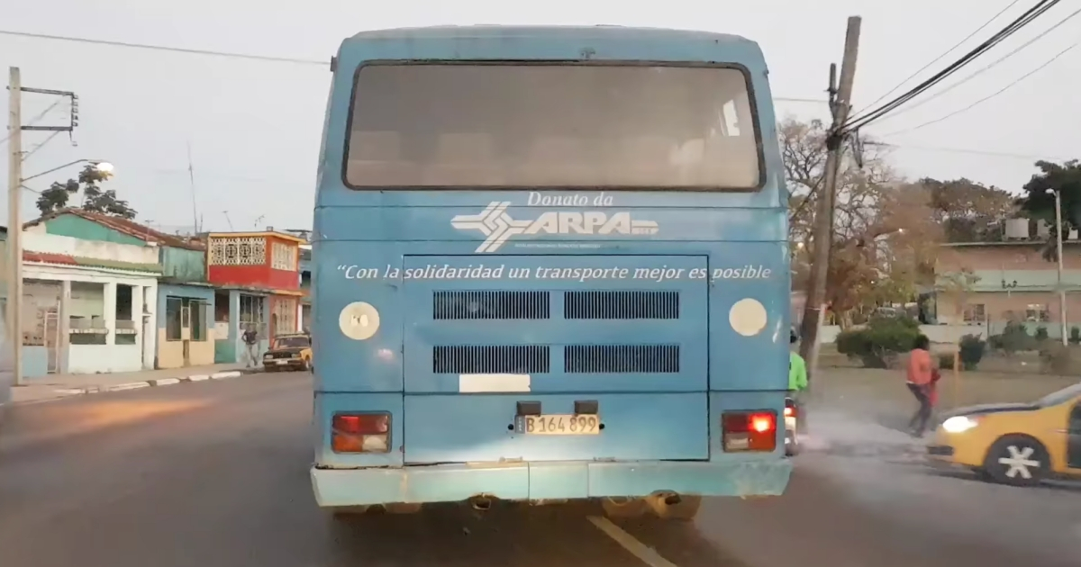 Autobús Fiat en Cuba. © Captura de pantalla de Facebook