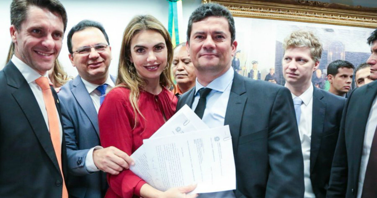 Paula Belmonte junto a otros parlamentarios © Twitter/Paula Belmonte