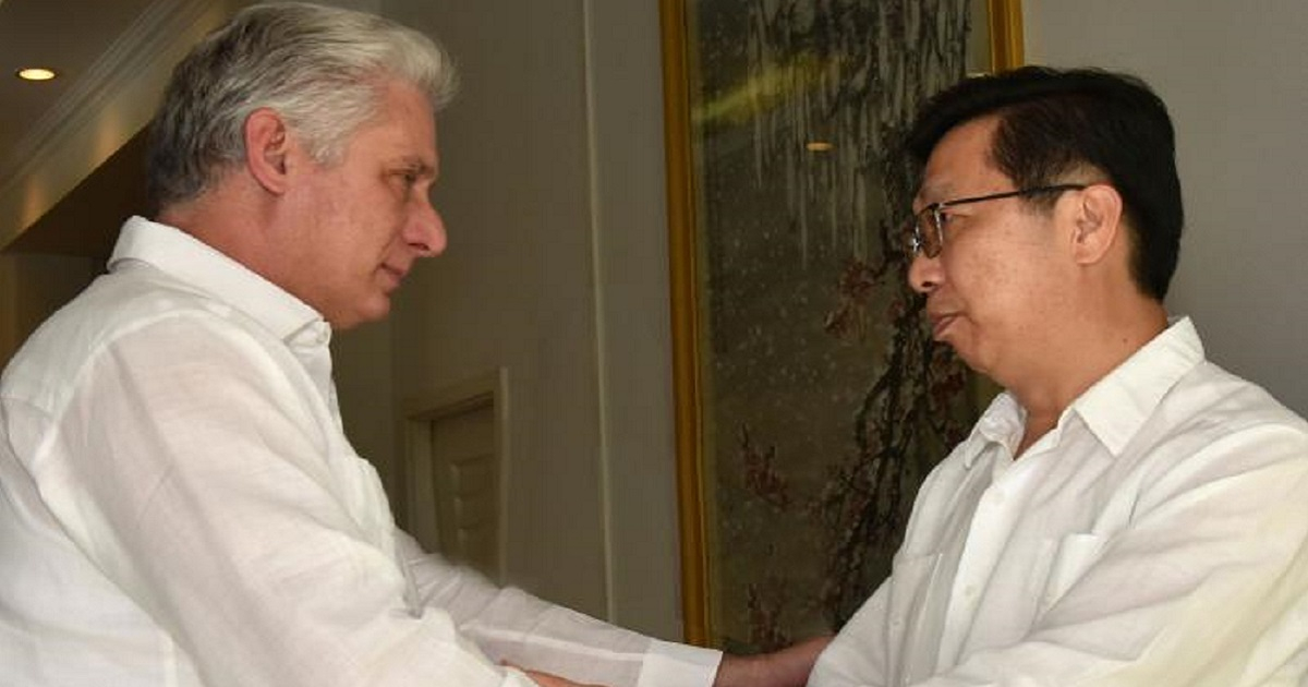 Miguel Díaz-Canel y el embajador de China en Cuba, Chen Xi © Cubadebate