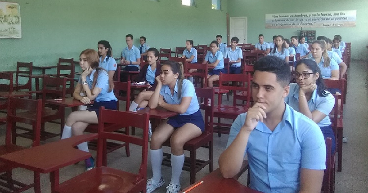 Estudiantes preuniversitarios en Cuba © Periódico Vanguardia