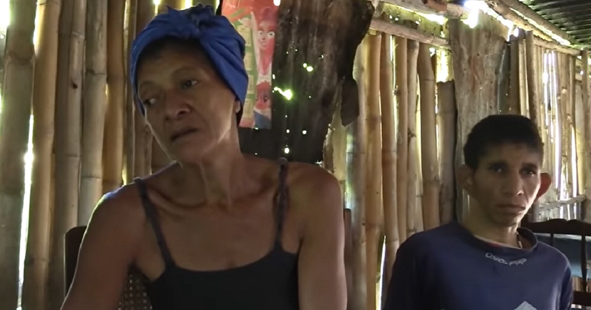 María Caridad Rodríguez y su hijo © Screenshot/Youtube/NoticiasCubanet Cuba
