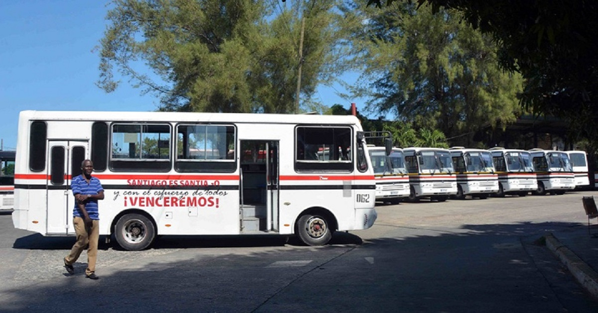 Ómnibus PAZ en Santiago de Cuba. © ACN