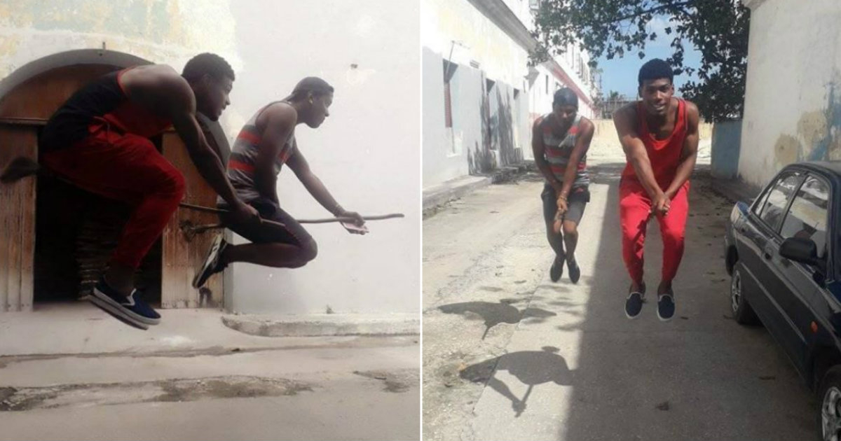 Dos jóvenes cubanos sujetan escobas en el aire © Facebook / Raydel Rivera
