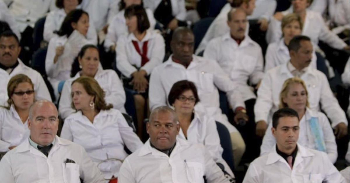 Médicos cubanos (Imagen referencial) © Cablenoticias/ Twitter