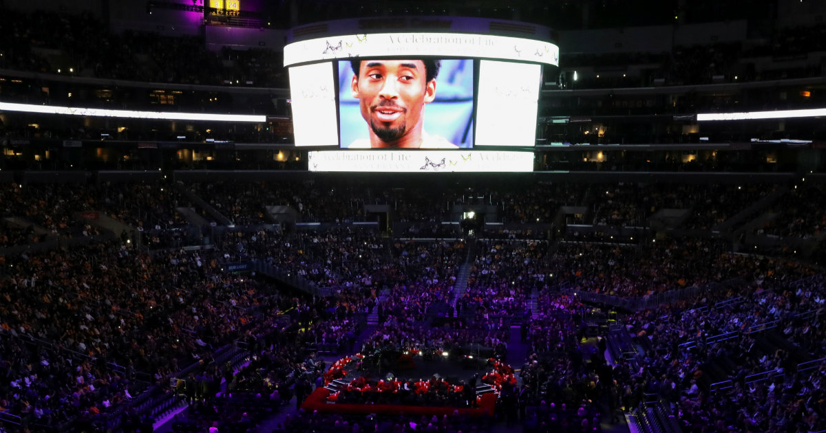 Staples Center, en Los Ángeles, abarrotado de público para la ceremonia oficial en honor a Kobe Bryant y su hija © REUTERS/Lucy Nicholson