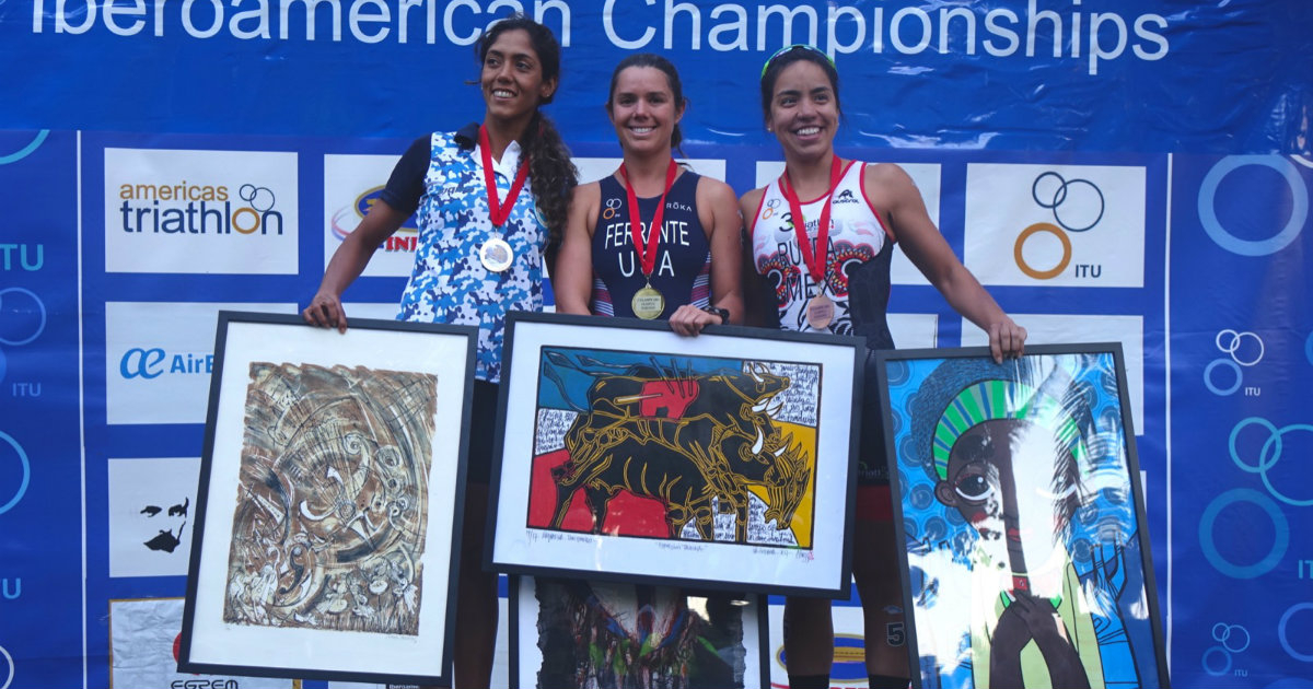 Las atletas Romina Biagioli (ARG), Marissa Ferrante (USA) y Lizeth Rueda Santos (MEX). © Twitter/@TriHabana
