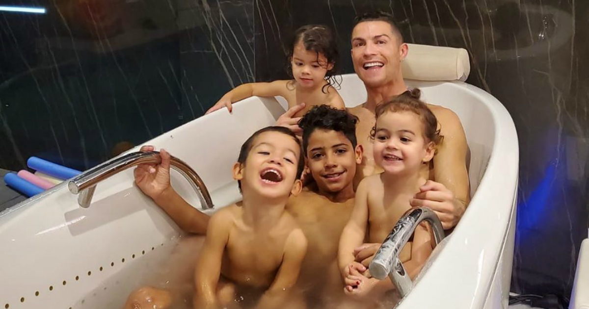 Cristiano Ronaldo junto a sus cuatro hijos © Instagram / Cristiano Ronaldo