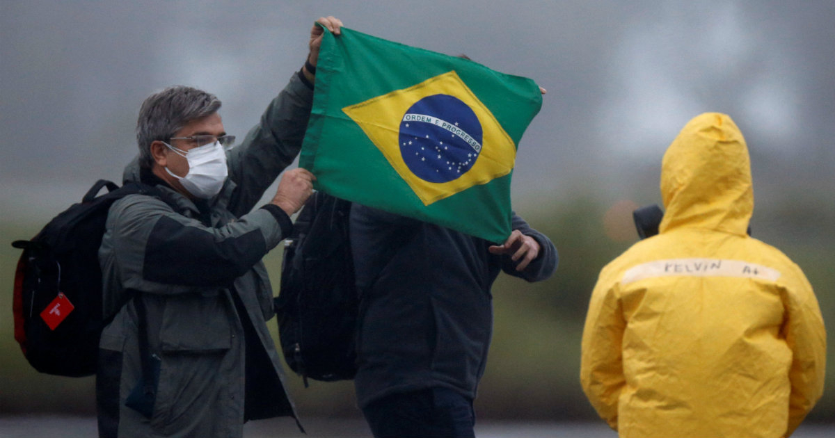 Ciudadanos de Brasil recién llegados a la base de Anápolis procedentes de China © Reuters / Adriano Machado