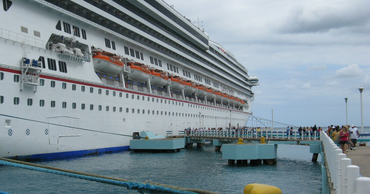 Crucero en Jamaica en una foto de archivo © Flickr / zenm