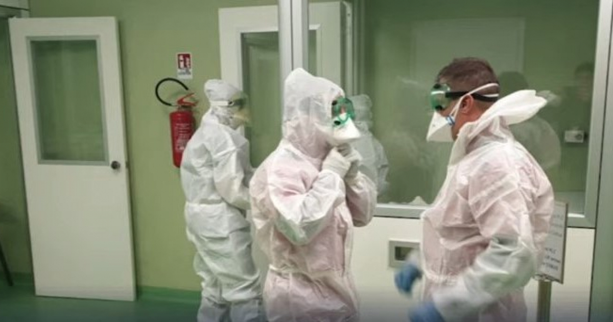 Personal médico en hospital de España © Captura de video de youtube